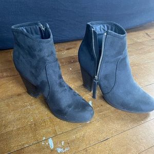 Charcoal suede size 9 womens booties